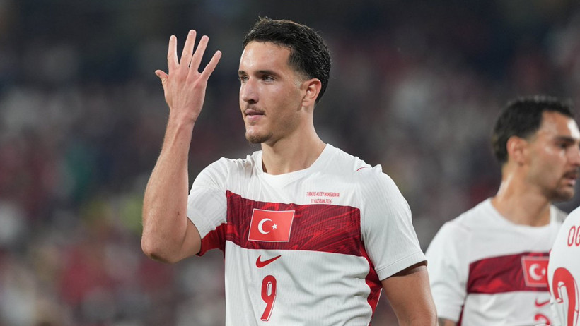 Galatasaray'da milli oyuncu transferi askıya alındı - Resim : 2
