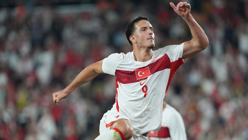 Galatasaray'da milli oyuncu transferi askıya alındı - Resim : 1