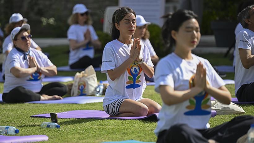 Uzmanlardan dikkat çeken açıklama: Yoga, stres ve anksiyeteyi azaltabiliyor - Resim : 1