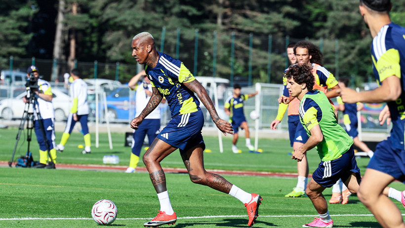 Fenerbahçe'de korkutan sakatlık: Yıldız oyuncu antrenmanı yarıda bıraktı - Resim : 1