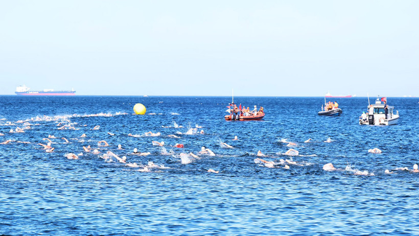 'İstanbul'u Yüzüyorum'da binlerce sporcu kulaç attı - Resim : 2
