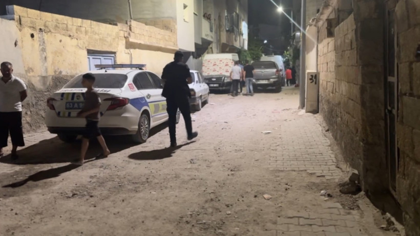 Sokakta tehlike oyun: Buldukları cisim bomba gibi patladı: Mahalle sokağa döküldü: 2 yaralı - Resim : 3