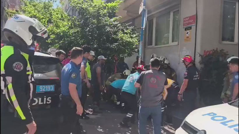 Yıkım sırasında facia: Kadıköy’de iki işçi enkaz altından kaldı - Resim : 5