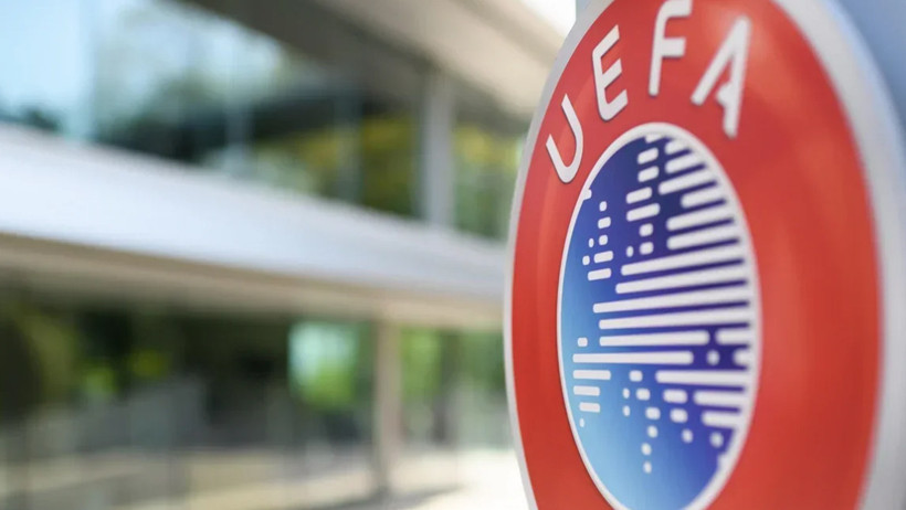 Fenerbahçe'ye UEFA'dan ağır ceza - Resim : 1