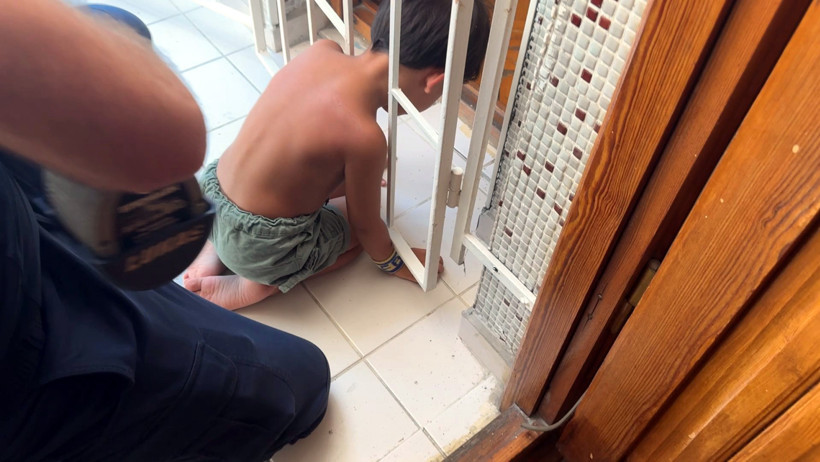 Küçük Rüzgar’ın parmaklık oyunu kötü bitti: İmdat çığlığına itfaiye yetişti - Resim : 2