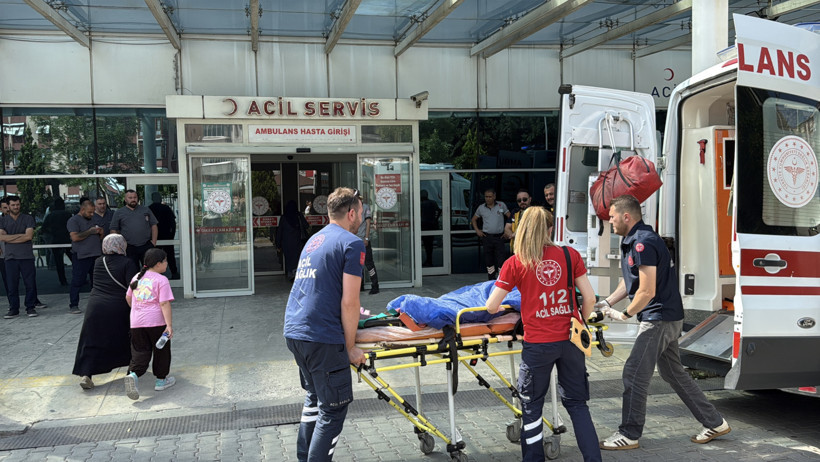 Otomobil TIR’a ok gibi saplandı: Ölü ve yaralılar var - Resim : 3