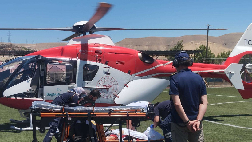 Ambulans helikopter kritik yaralı için kalktı: Malatya’da yürek yakan kaza - Resim : 4