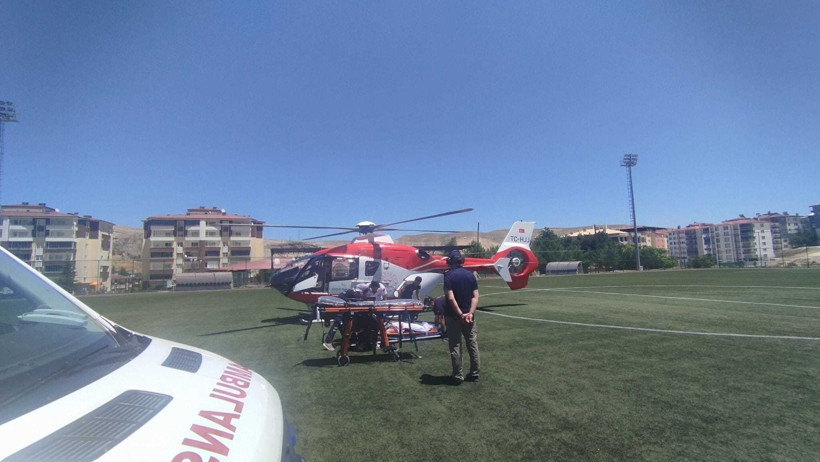 Ambulans helikopter kritik yaralı için kalktı: Malatya’da yürek yakan kaza - Resim : 5