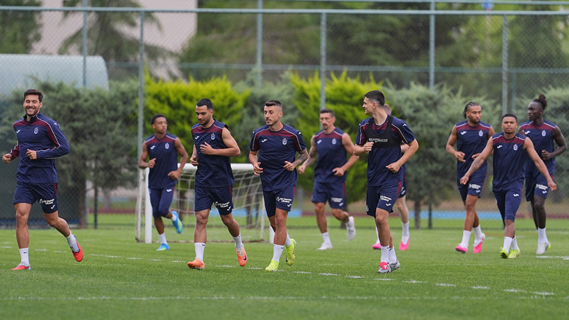 Trabzonspor Mehmet Ali Yılmaz Tesisleri'nde top başı yaptı - Resim : 1