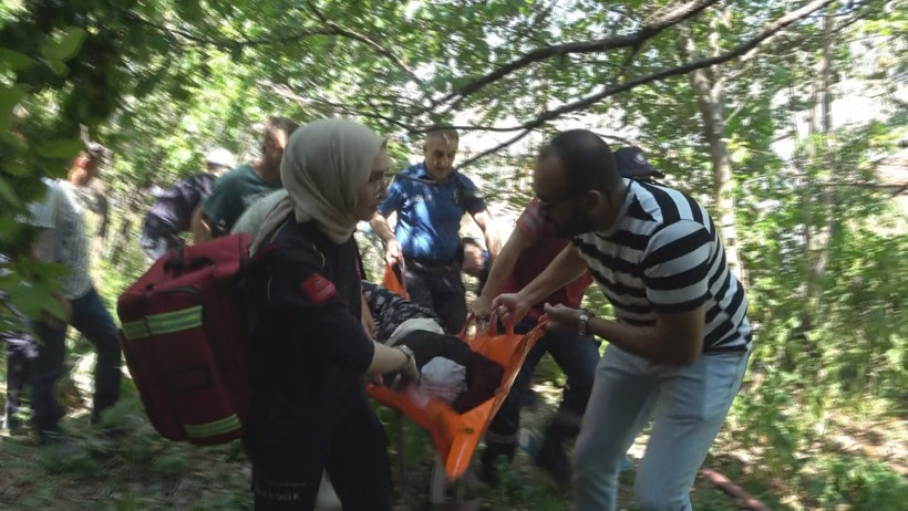 Amasya’da korkutan yangın: İtfaiye ekipleri Elmas nineyi alevlerin içerisinden çekip aldılar - Resim : 4