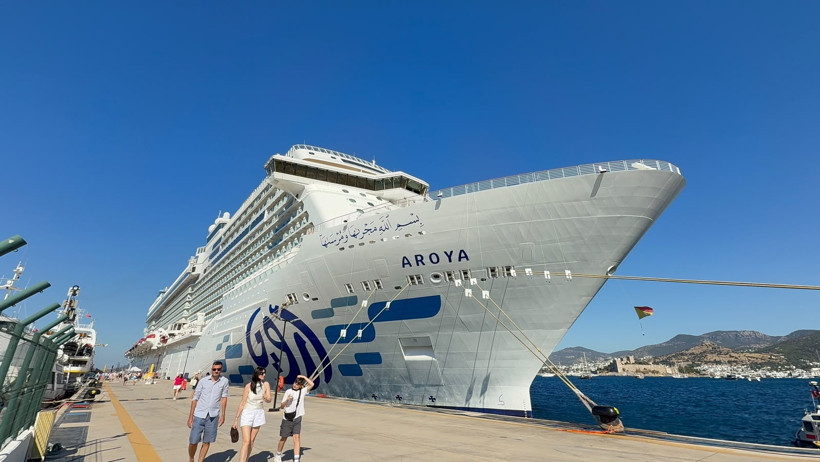 İki dev kruvaziyer Bodrum’a binlerce turist getirdi - Resim : 1