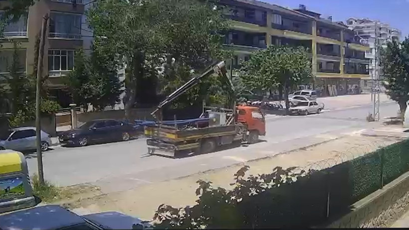 Her an başınıza bir direk düşebilir: Konya'da akılalmaz kaza - Resim : 3