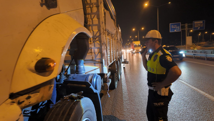 112’yi aradı, yol boşaltıldı: Karayolunda kırmızı alarm: Bursa’da facianın eşiğinden dönüldü - Resim : 1