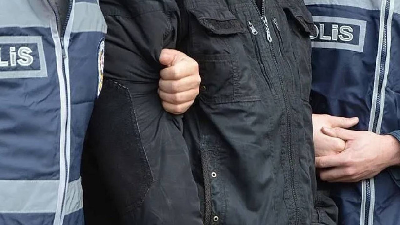 Bafra’da narkotik baskını: Uyuşturucu ve ruhsatsız silahla yakalandı - Resim : 1