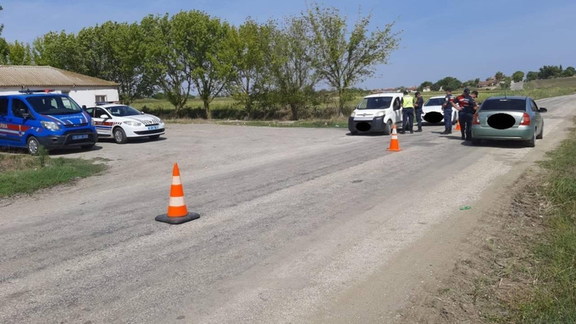Kırklareli’nde tır dorsesinde 34 düzensiz göçmen yakalandı - Resim : 1