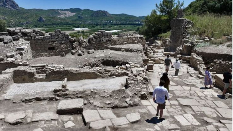 Antalya'da 2 bin yıllık tarihi cadde gün yüzüne çıkarıldı - Resim : 6