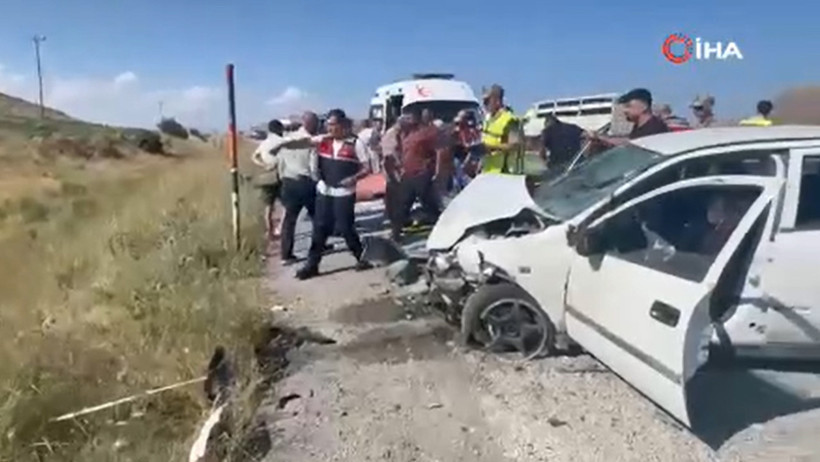 Bitlis'te feci kaza: iki otomobil çarpıştı, 6 yaralı - Resim : 1