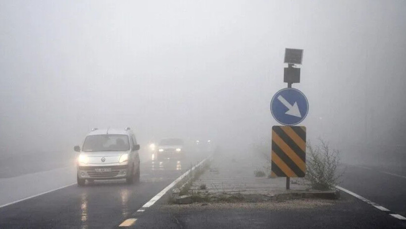 Bolu Dağı'nda sis ve yağmur ulaşımı felç etti - Resim : 1