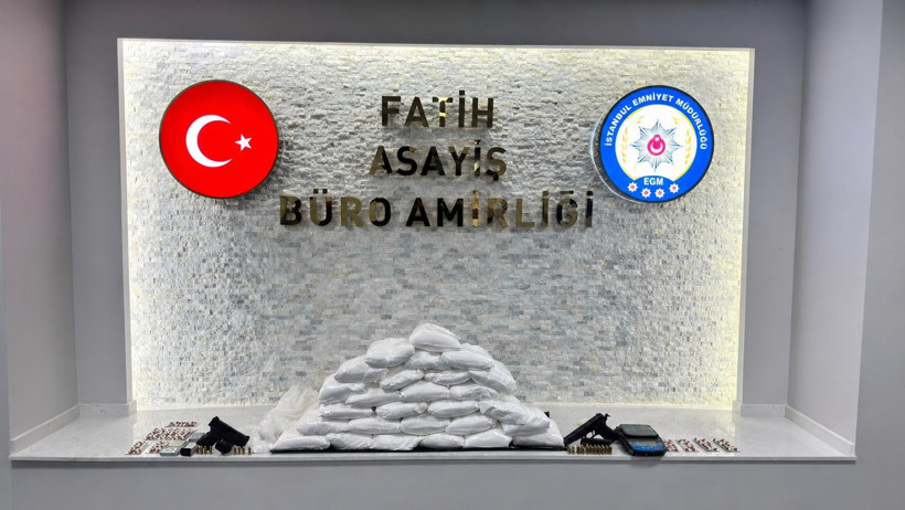Zehir tacirine bir taşla iki darbe: Fatih'te evi imalathaneye çevirmiş: Tam 31 kilo kokain - Resim : 2