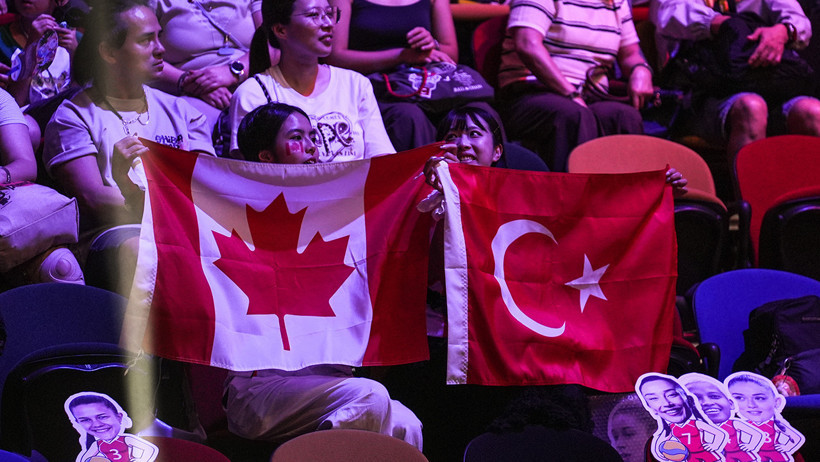 İletişim Başkanı'ndan Filenin Sultanları'na tebrik: Şampiyonluk yolunda başarılar - Resim : 1