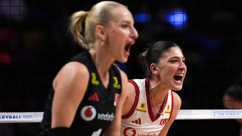 İletişim Başkanı'ndan Filenin Sultanları'na tebrik: Şampiyonluk yolunda başarılar - Resim : 3