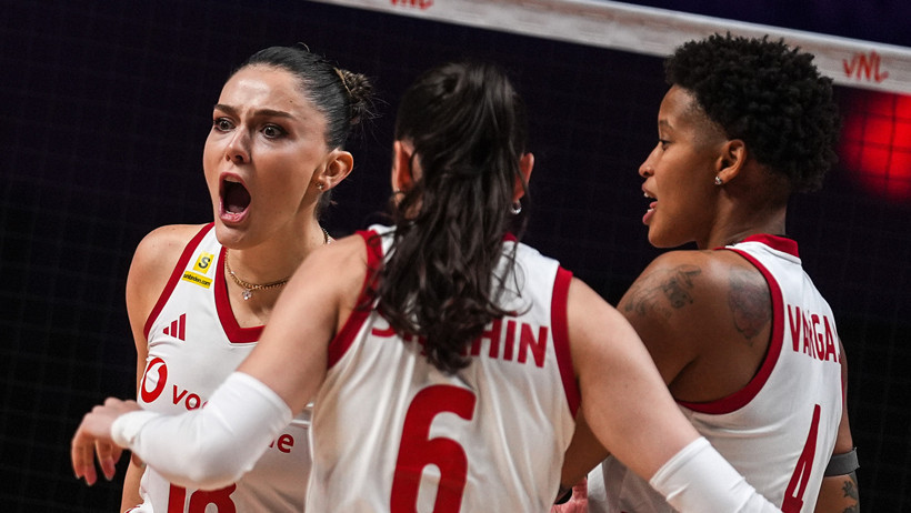 İletişim Başkanı'ndan Filenin Sultanları'na tebrik: Şampiyonluk yolunda başarılar - Resim : 6