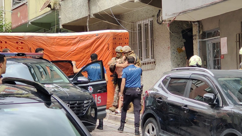 Bıçak çekip ailesini rehin aldı: Özel Harekat ikna olmayınca düğmeye bastı - Resim : 1