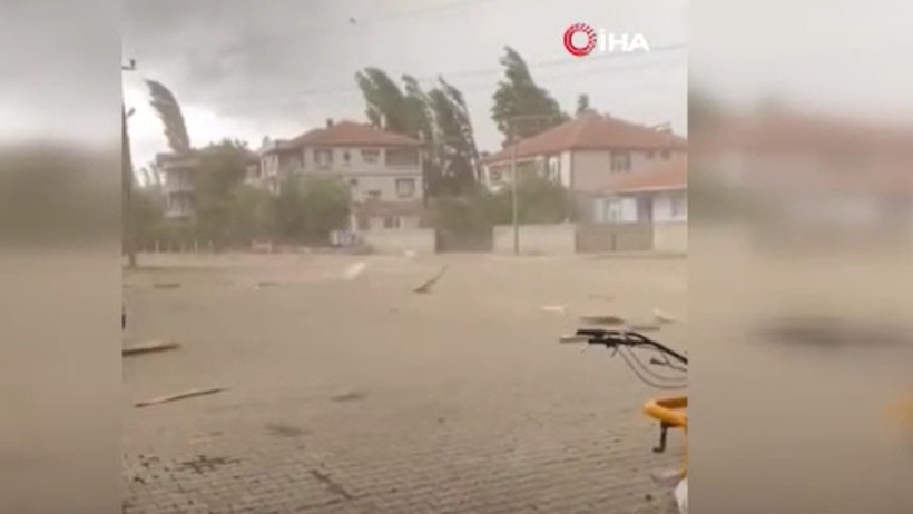 Tokat'ta fırtına ve sağanak hayatı felç etti - Resim : 2