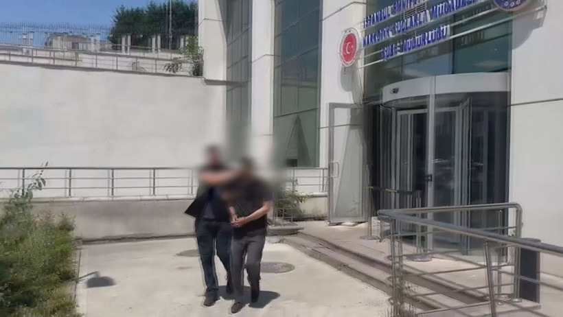 İstanbul Havalimanı’nda ‘kurye’ operasyonu: Yürümekte zorlanınca polisin radarına girdi: Tam 26 adet kapsül - Resim : 4