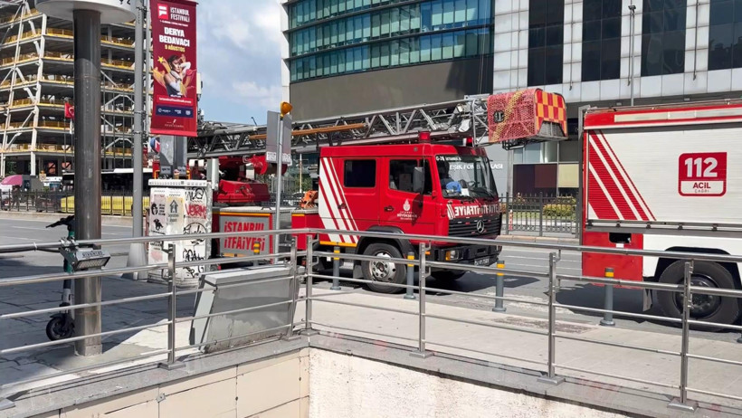 Şişli’de metro raylarına düşen görme engelli genç kurtarıldı - Resim : 3