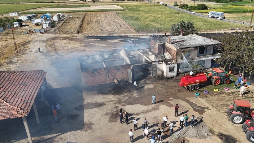 Sigara izmariti çiftlik evini küle çevirdi: 6 kişi ölümden döndü - Resim : 1