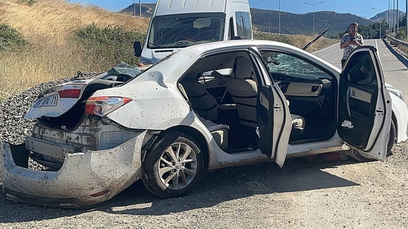 Şeftali yüklü kamyon kontrolden çıktı: Otomobili 50 metre sürükledi - Resim : 1
