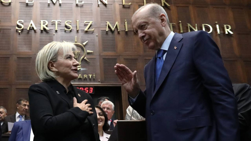 Parayı veren düdüğü çaldı: Nimet Özdemir geçmişi sildi, botları saldı - Resim : 3
