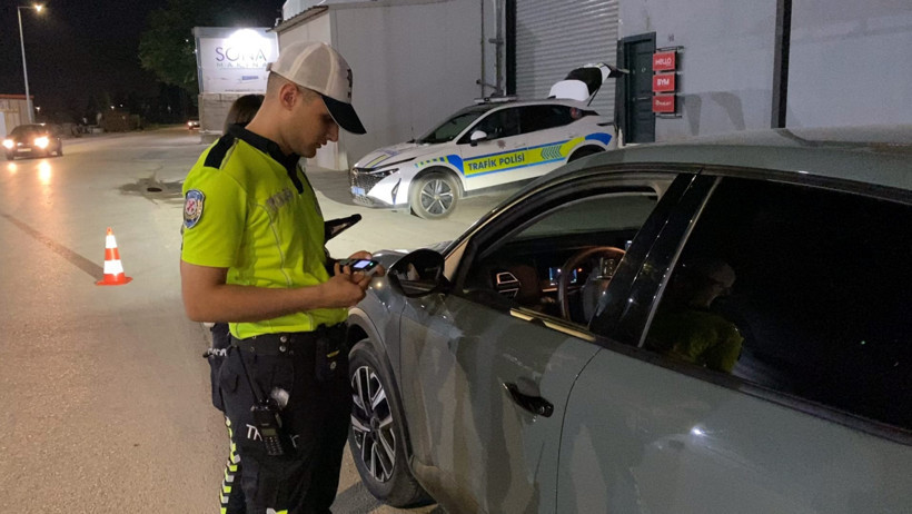 Alkolmetreyi üflememek için kırk takla attı: Yalanı diyalogda patladı - Resim : 2