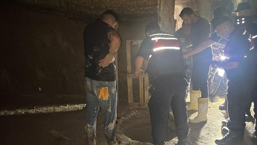 Depoda dehşet anları: Havalandırma boşluğundan düştü - Resim : 5