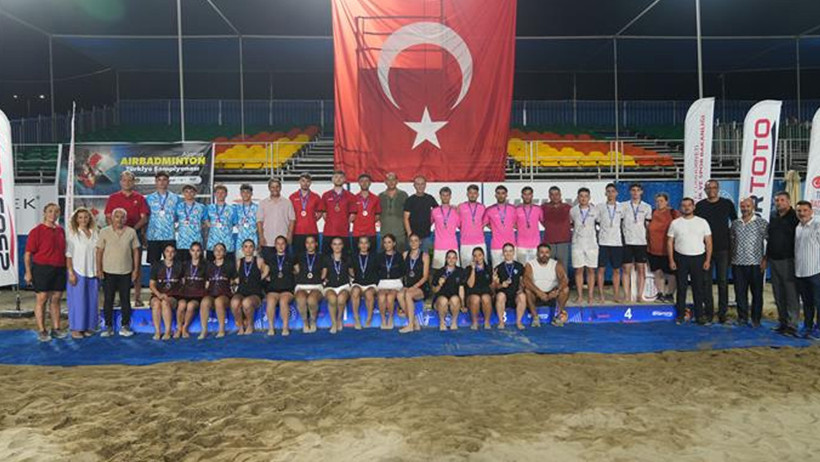 2026 Air Badminton Türkiye Şampiyonası'nda şampiyonlar belli oldu - Resim : 1