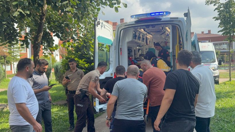 Düzce'de süs havuzunda korku dolu anlar: Torun ve babaanne çırpınırken kurtarıldılar - Resim : 1