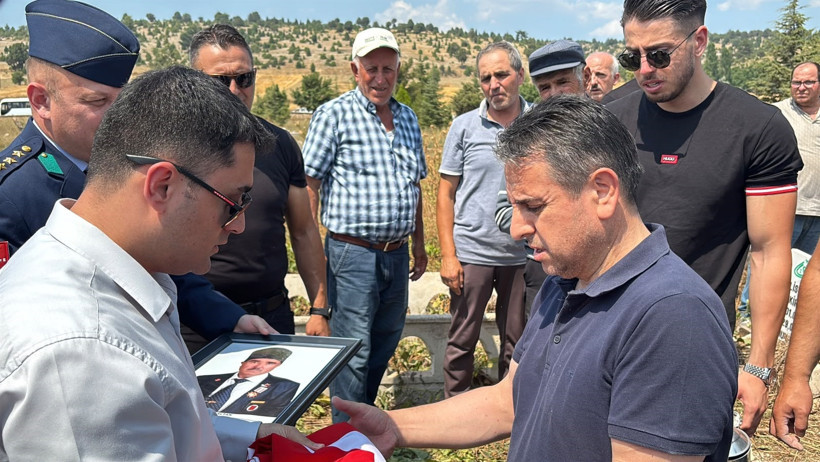 Kütahya’da askeri tören: Kıbrıs gazisine son yolculuğuna uğurlandı - Resim : 3