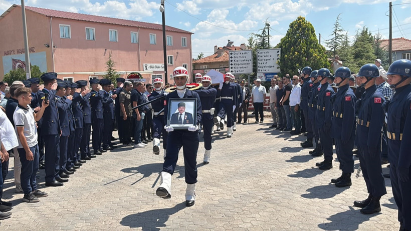 Kütahya’da askeri tören: Kıbrıs gazisine son yolculuğuna uğurlandı - Resim : 1