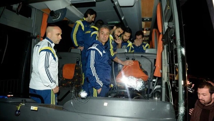 Fenerbahçe takım otobüsüne saldırı soruşturmasında 4 şüpheli adliyeye sevk edildi - Resim : 1