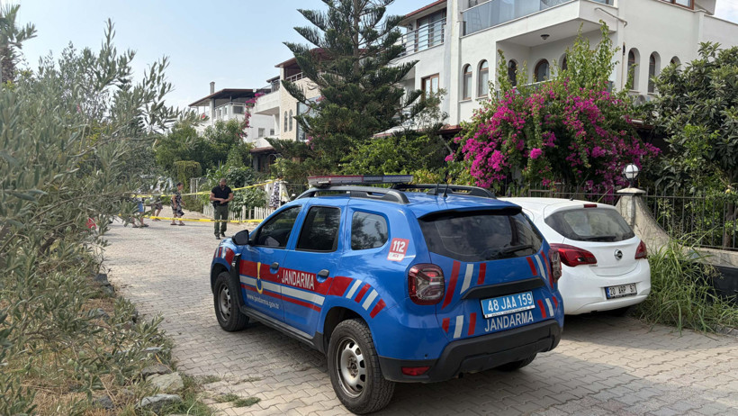 Çığlıklar yükselen evden acı haber: Tetiği önce annesin sonra kendine çekti - Resim : 3