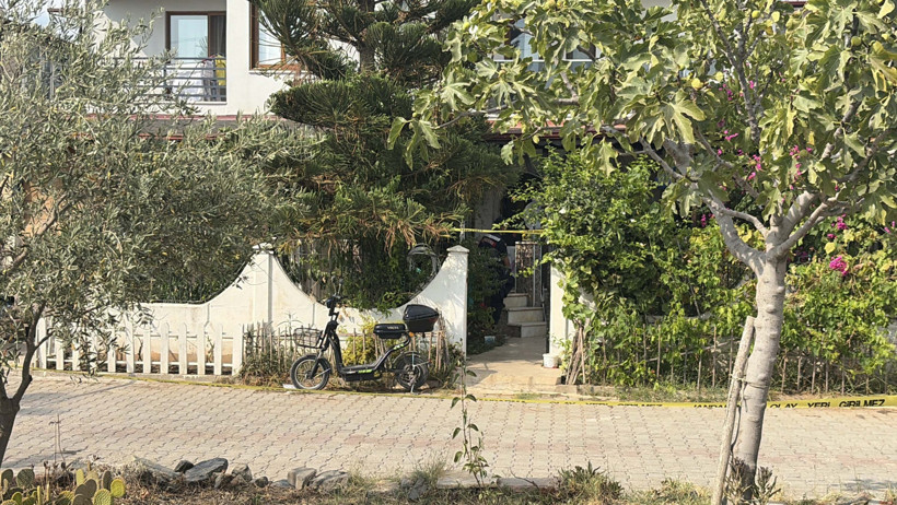 Çığlıklar yükselen evden acı haber: Tetiği önce annesin sonra kendine çekti - Resim : 1