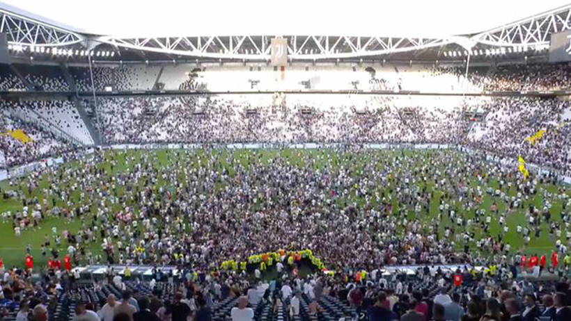 Kenan Yıldız'dan baş döndüren asist: Juventus maçında taraftarlar sahaya atladı - Resim : 4