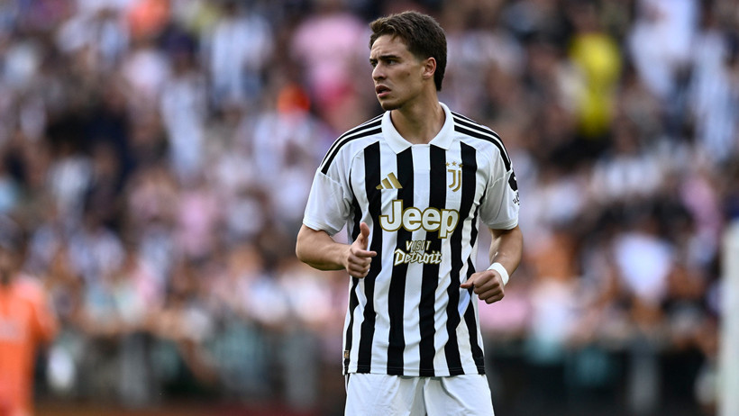 Kenan Yıldız'dan baş döndüren asist: Juventus maçında taraftarlar sahaya atladı - Resim : 3