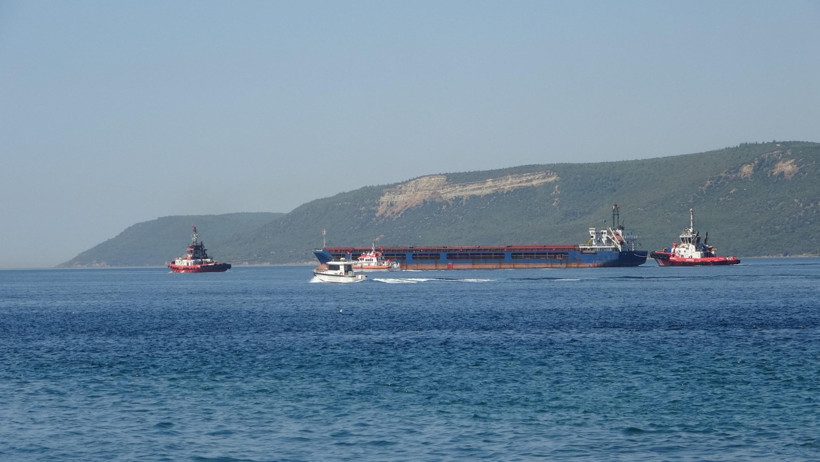 Çanakkale Boğazı’nda hareketli dakikalar: 142 metrelik gemi yolda kaldı - Resim : 2