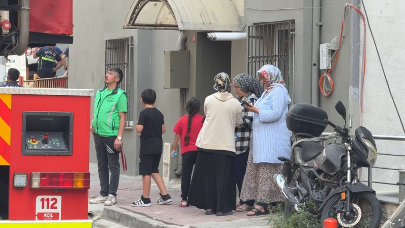 Alevler ve dumanlar çatıyı kapladı: Kağıthane’de yangın - Resim : 3