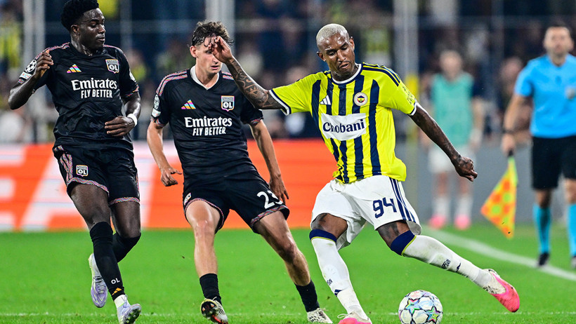 Fenerbahçe'de sürpriz ayrılık kararı: Yıldız oyuncu maç kadrosuna alınmadı - Resim : 2