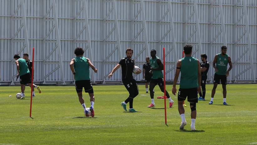 İlhan Palut'tan Fenerbahçe maçı öncesi transfer mesajı - Resim : 1