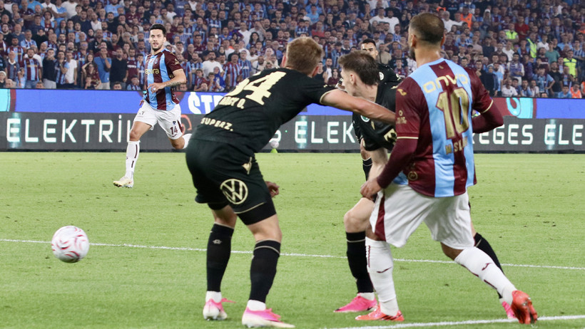 Trabzonspor Ferencvaros'a tek golle kaybederek turu zora soktu - Resim : 8