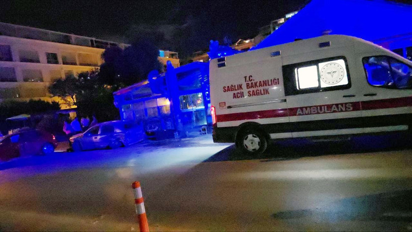 Direksiyon hakimiyetini kaybetti, karşı şeride geçti: 4 yaralı - Resim : 1